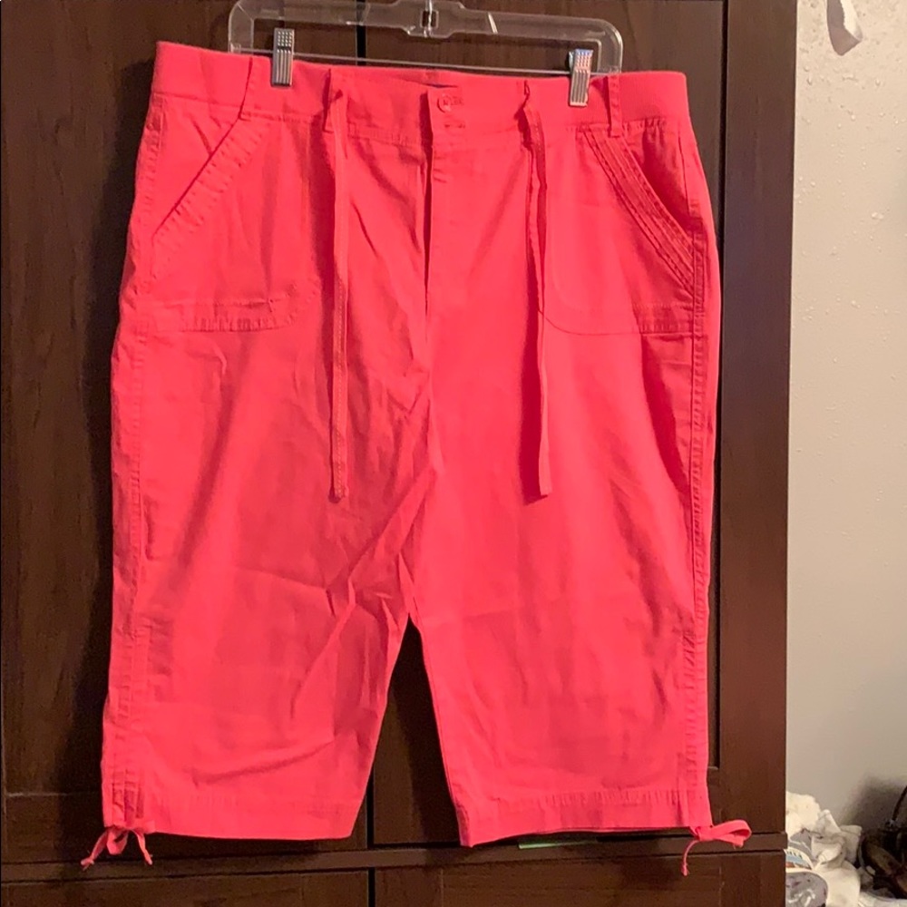 Ladies comfy capris.